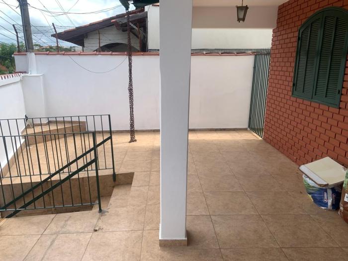 EXCELENTE E AMPLA CASA NA ÁGUA FRIA (parte Baixa)
