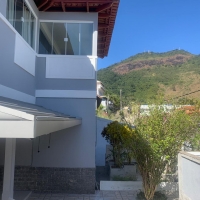 Venda de Casa em Laranjeiras em Valença-RJ